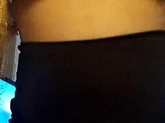 MILF mit großen Titten und Arsch in einem vollbusigen Video