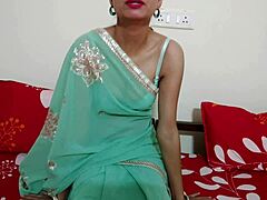 Indisk styvmamma med stora bröst knullar sin styvson i HD-video