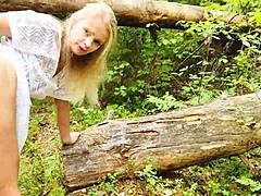 Mature beauty gets a blowjob in the great outdoors