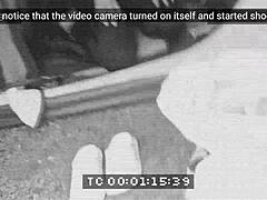 Video HD cu picioarele murdare ale unei mami care este ștearsă