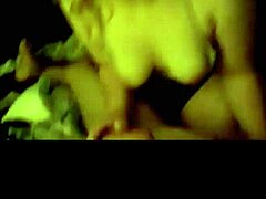 Amaterska prsata blondinka dekle dobi trdo kurbo in polno sperme