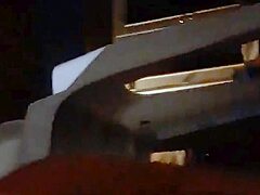Podívejte se na Vanessu Vixons, jak se smyslně svléká a masturbuje v tomto amatérském videu