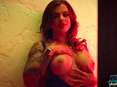 कीशा ग्रे और प्लेबॉय ने परिपक्व पोर्न वीडियो के लिए टीम बनाई जिसमें स्तन और बट थे।