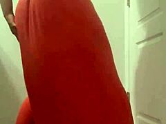 छोटी गांड वाली अमेचुर देर रात के होममेड वीडियो में अपनी गांड हिलाने के कौशल दिखाती है।