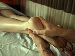 Svalnaté milfky Jill Kassidy a Talulah Mae se oddávají smyslné masáži a intimnímu zkoumání