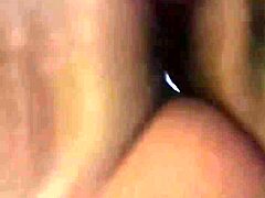 Гърдаста красавица се наслаждава на дълбоко проникване в изрично видео