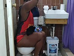 큰 엉덩이를 가진 아프리카계 미국 성숙한 여자의 집에서 만든 비디오
