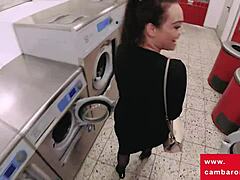 यूरोपीय बेब प्रिसिला को कैंबरोन डॉट कॉम पर जोर से चोदा जाता है