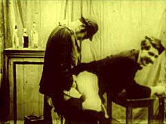 Vintage lesbiske blowjobs og retro knull i Dark Lantern Entertainments klassiske video