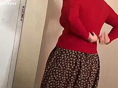 Мусульманская мама-любитель с большими сиськами и задницей трахается в турецком порно видео