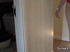 रसदार परिपक्व एमआईएफ गिल एलिसिस एक बुत वीडियो में अपने विशाल स्तनों को दिखाता है