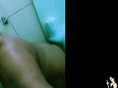 एक भाप से भरे वीडियो में कामुक और गर्म कोलंबियाई MILF सुलेन सैंटोस