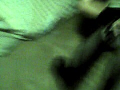 Une MILF mature prend le relais dans une vidéo de masturbation solo