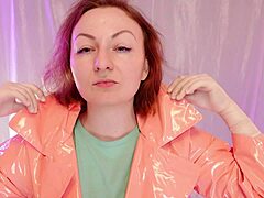 Mogna mamma med sexig striptease och ASMR i HD-video